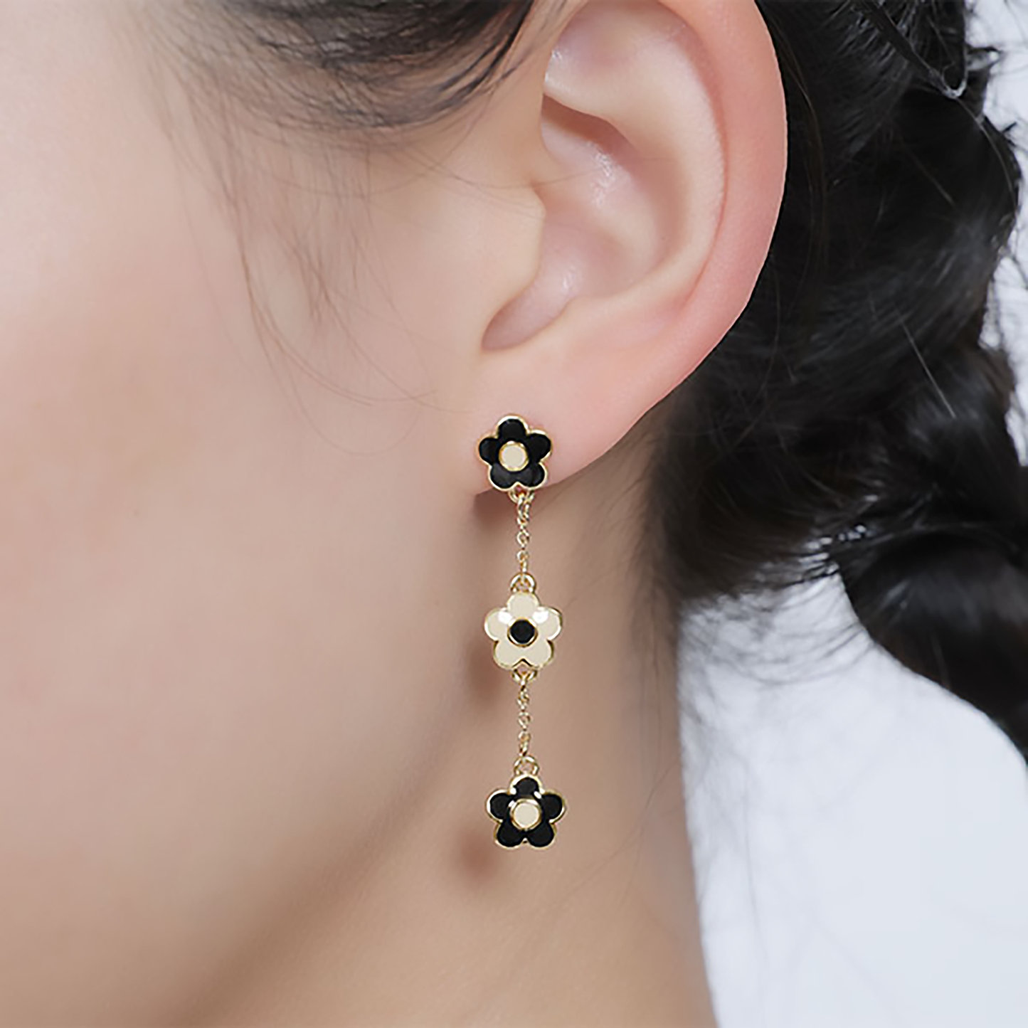 MARY QUANT Retro Daisy Ear Ring